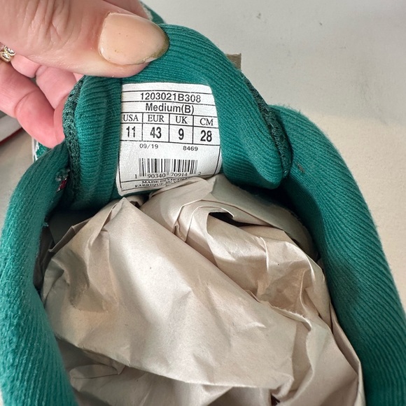 Brooks Revel 3 Ugly Christmas Sweater Running Shoes Snowman Green Mens - Size 11 - Picture 9 of 9